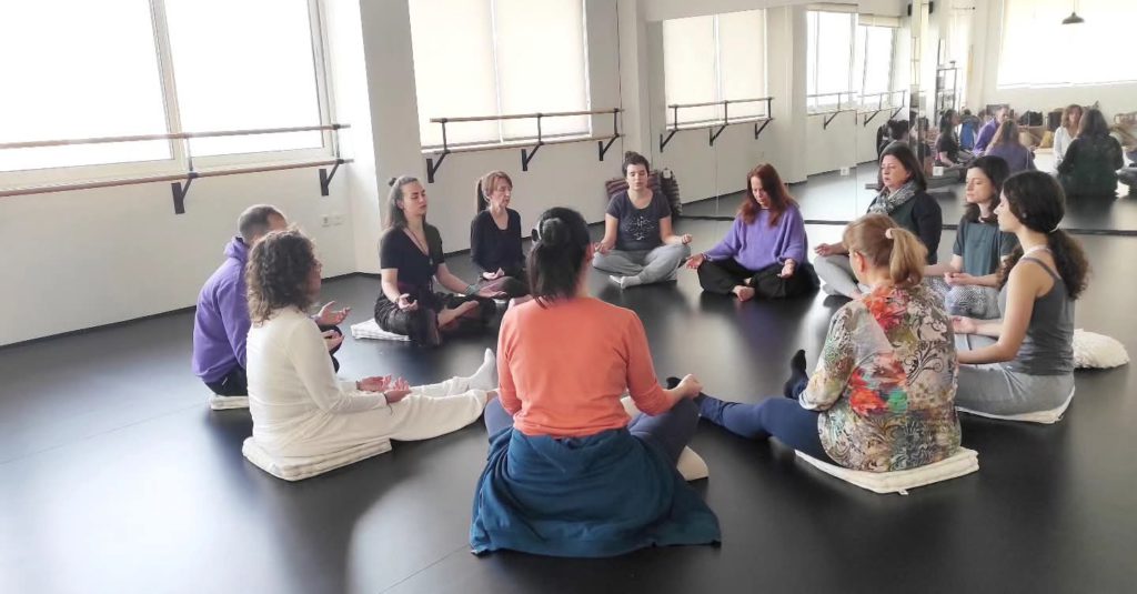 photo αίθουσα όλοι γύρω-γύρω