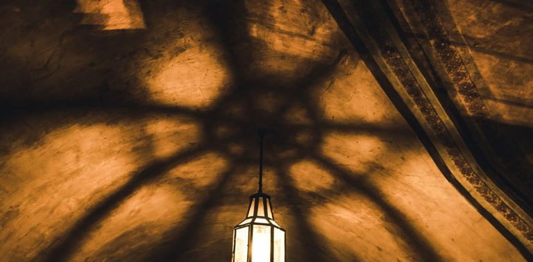 Η σοφία της σκιάς: γιατί πρέπει να δούμε το σκοτάδι για να υπάρξει φως